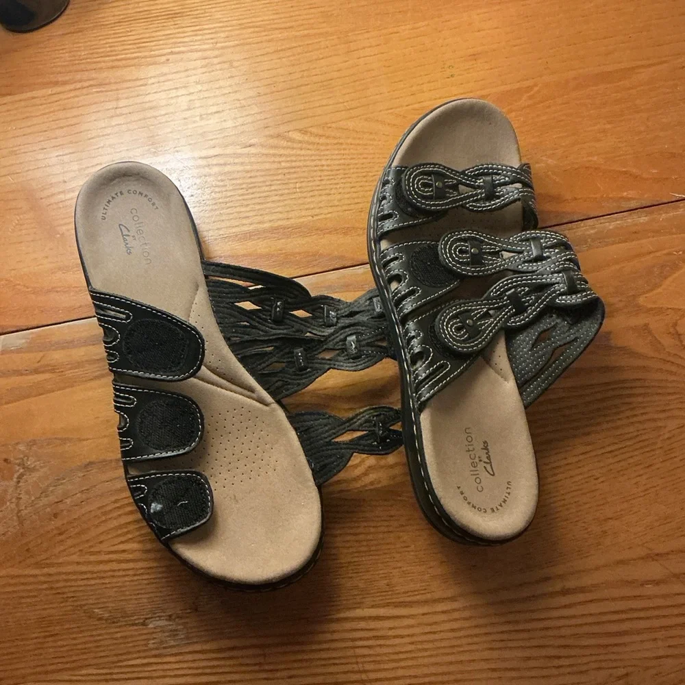 Clarks Black and Tan Women's Sandals - Picture 4 of 4